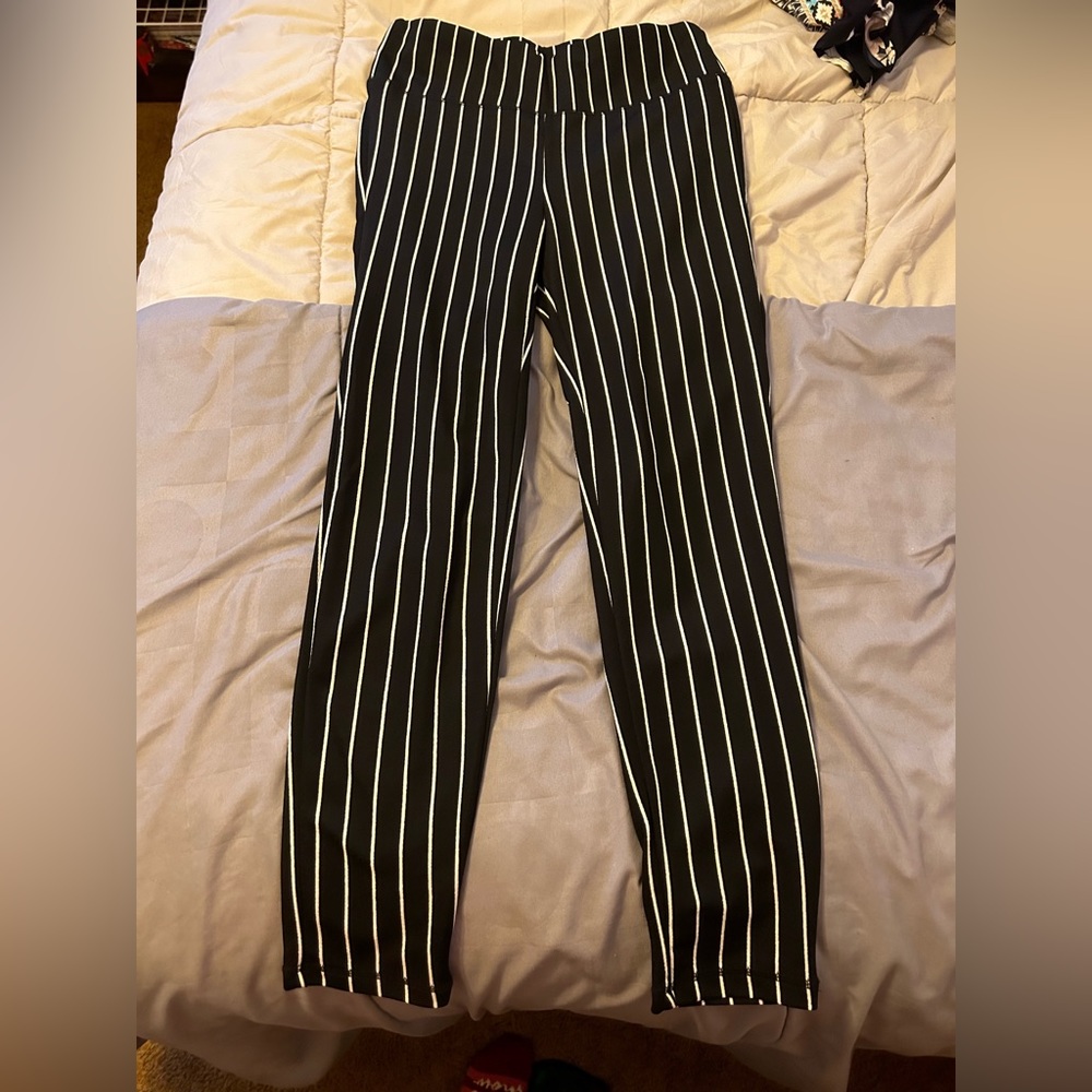 SHEIN black & white stripped leggings